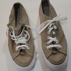 Nike swoosh shoes. Bin 53